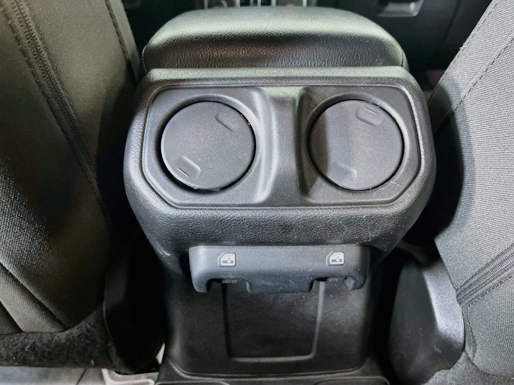 Used 2019 Jeep Wrangler Unlimited Sport S AWD/4WD image 32