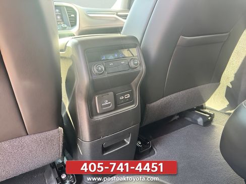 Used 2021 GMC Acadia SLT FWD image 16