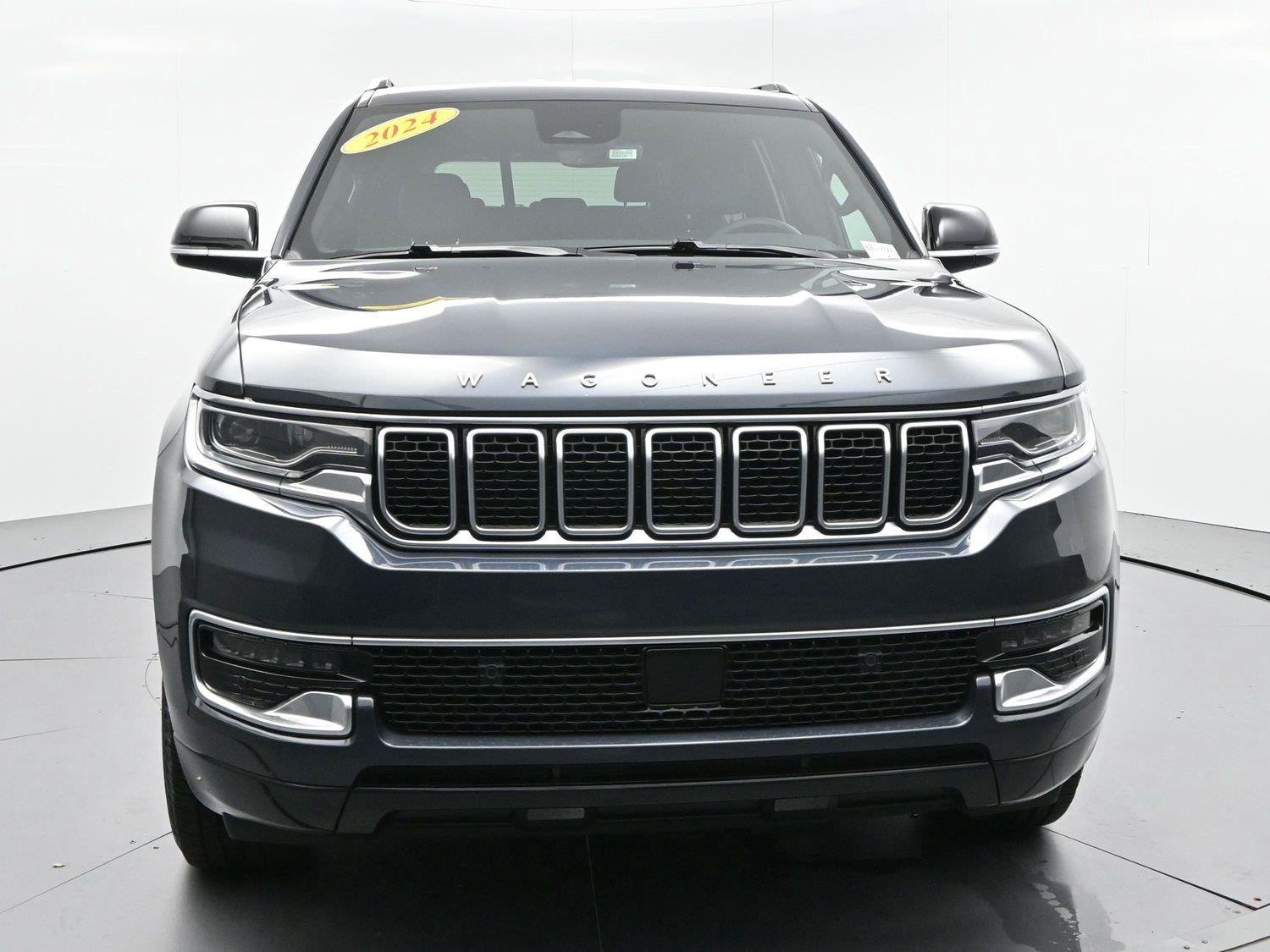 Used 2024 Jeep Wagoneer 4WD image 2