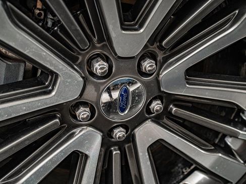 Used 2017 Ford Explorer Platinum image 8