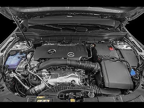 Used 2023 Mercedes-Benz GLB 250 4MATIC image 26