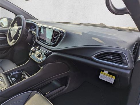 New 2026 Chrysler Pacifica Limited w/ S Appearance Package image 28