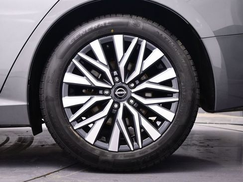 Used 2024 Nissan Altima 2.5 SV FWD image 26