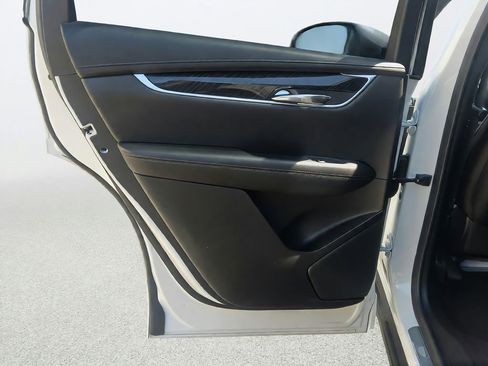 Used 2020 Cadillac XT6 Premium Luxury FWD image 31