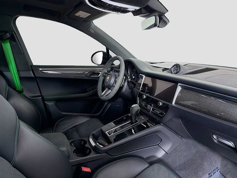 Used 2024 Porsche Macan GTS image 20