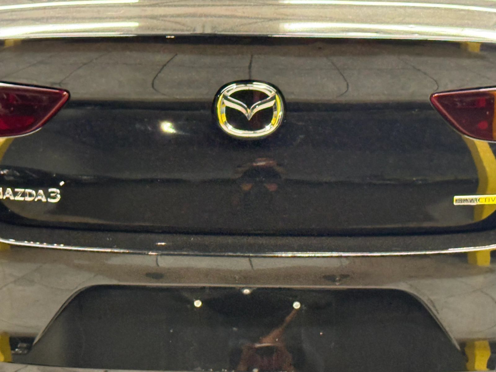Used 2022 MAZDA MAZDA3 s FWD image 11