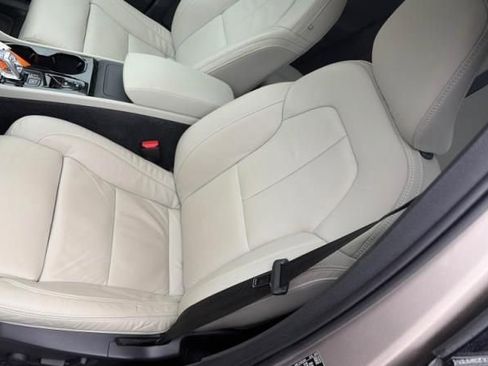 Certified 2023 Volvo XC40 B5 Plus w/ Driver Assist Package image 7