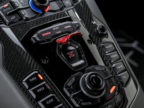 Used 2019 Lamborghini Aventador SVJ image 39