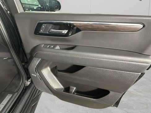 Certified 2025 Chevrolet Suburban Premier image 36