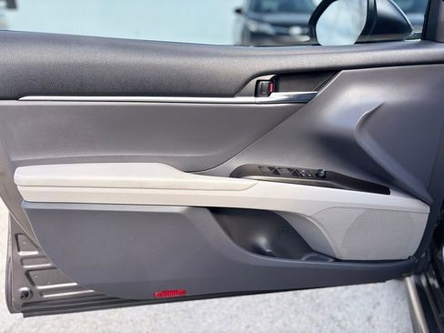 Used 2022 Toyota Camry SE image 10