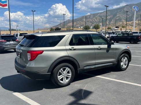 Used 2020 Ford Explorer XLT w/ Equipment Group 202A AWD/4WD image 7