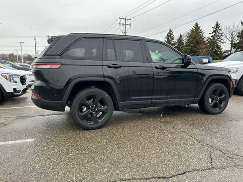 Certified 2023 Jeep Grand Cherokee Limited w/ Black Appearance Package image 13