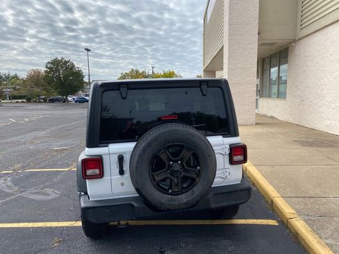 Used 2019 Jeep Wrangler Unlimited Sport S image 4