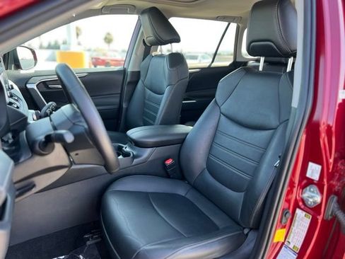 Used 2021 Toyota RAV4 XLE Premium AWD/4WD image 18