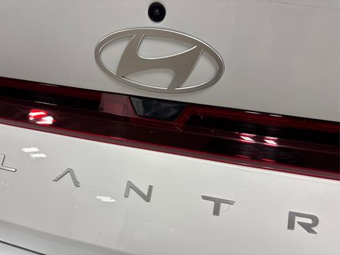 New 2025 Hyundai Elantra SE FWD image 15