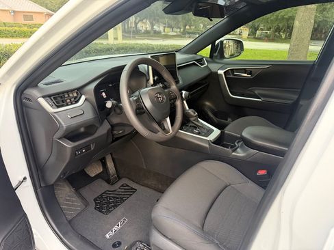Used 2025 Toyota RAV4 SE AWD/4WD image 13