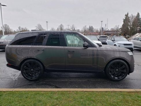 New 2025 Land Rover Range Rover SE image 4