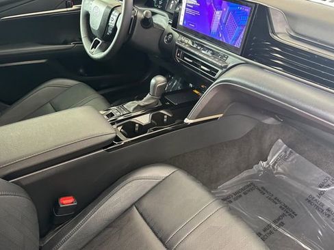 Used 2025 Toyota Camry XSE FWD image 12