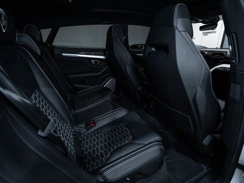 Used 2022 Lamborghini Urus AWD/4WD image 32