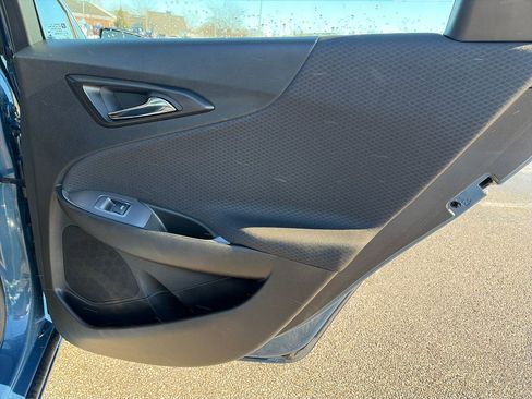 Used 2025 Chevrolet Malibu LT image 32