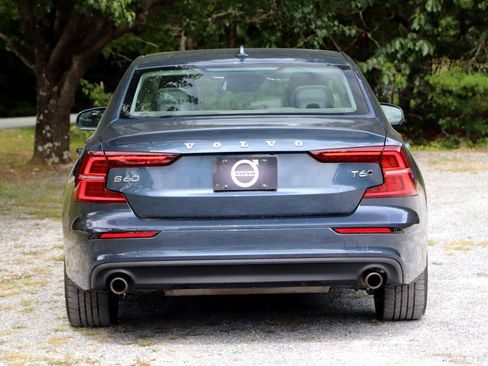 Used 2019 Volvo S60 T6 Momentum w/ Premium Package image 4