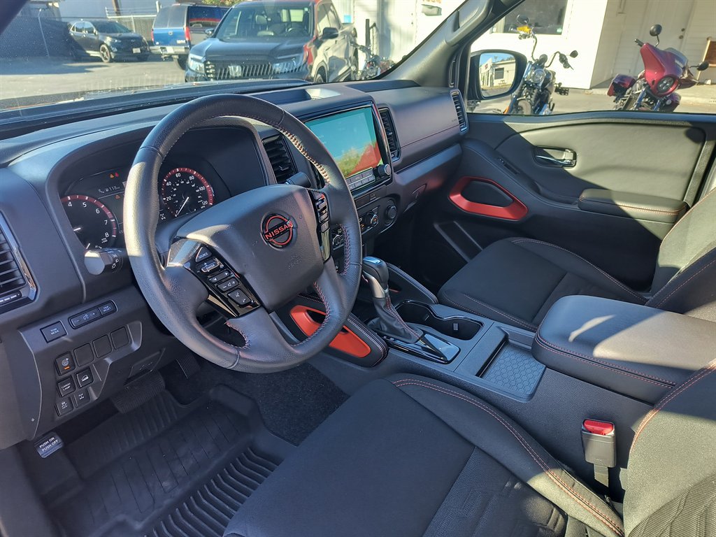 Used 2023 Nissan Frontier PRO-4X w/ Technology Package AWD/4WD image 14