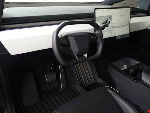 Used 2024 Tesla Cybertruck AWD Crew Cab image 10