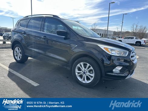 Used 2018 Ford Escape SE image 1