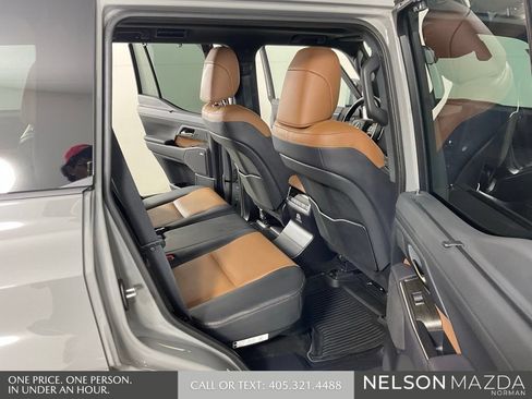 Used 2024 Lexus GX 550 w/ Accessory Package (2T) AWD/4WD image 16