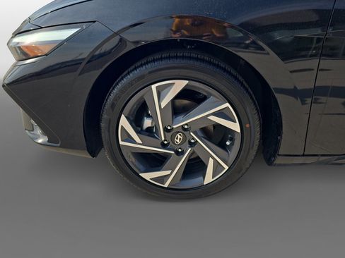 New 2025 Hyundai Elantra Limited image 9