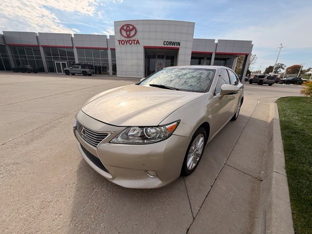 Used 2014 Lexus ES 300h w/ Luxury Package w/Bamboo Trim FWD image 8