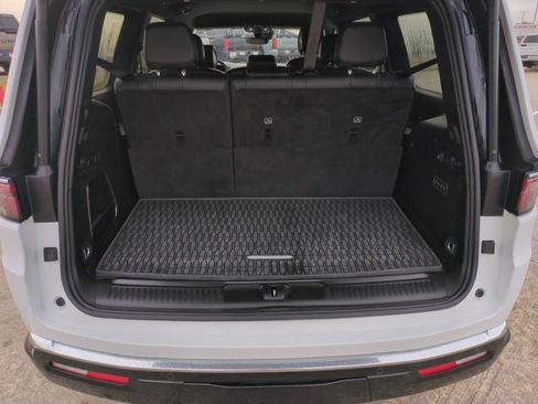 Used 2024 Jeep Wagoneer Series II w/ Flexible Seating Group image 6