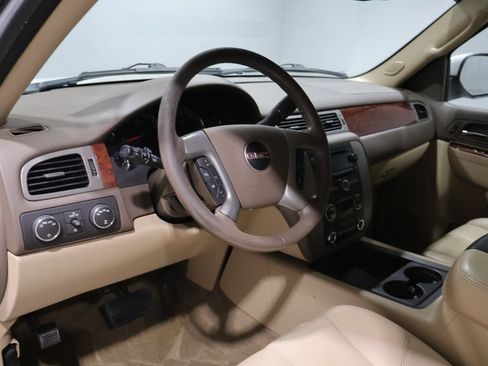 Used 2013 GMC Yukon SLT w/ SLT-2 Equipment Package AWD/4WD image 14