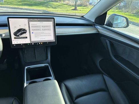 Used 2023 Tesla Model Y Long Range image 17