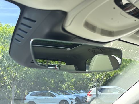 Certified 2023 Volvo XC60 B5 Ultimate w/ Protection Package Premier FWD image 45