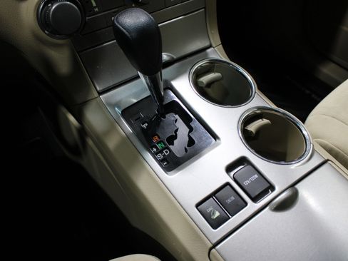 Used 2012 Toyota Highlander SE w/ Tech Pkg AWD/4WD image 16