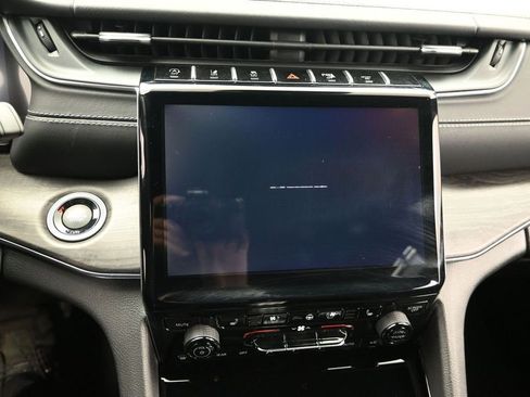 Used 2023 Jeep Grand Cherokee Overland w/ Luxury Tech Group IV RWD image 14