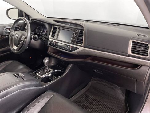 Used 2019 Toyota Highlander Limited Platinum AWD/4WD image 30