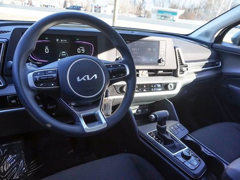 Used 2025 Kia Sportage LX image 24