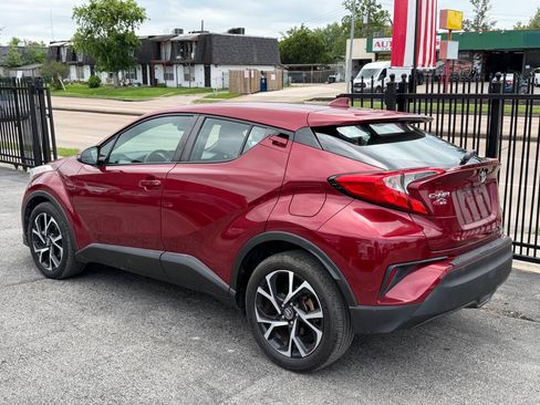 Used 2018 Toyota C-HR XLE FWD image 3