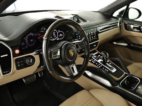 Certified 2022 Porsche Cayenne Turbo AWD/4WD image 4