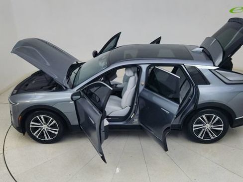 Used 2023 Cadillac Lyriq 2WD image 86