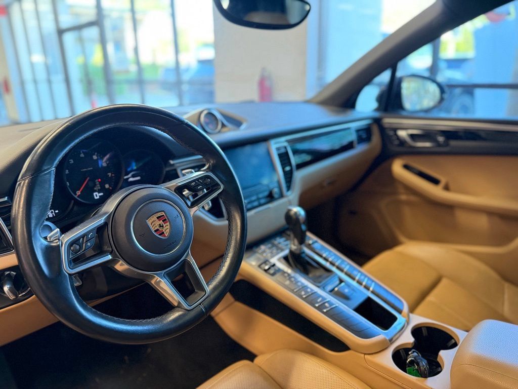 Used 2018 Porsche Macan Sport Edition AWD/4WD image 11