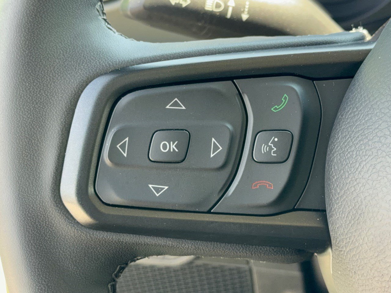 Used 2025 Jeep Gladiator Mojave w/ Convenience Group AWD/4WD image 18