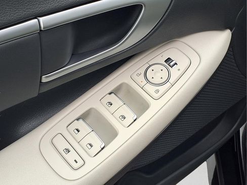 Used 2025 Hyundai Sonata SEL FWD image 4