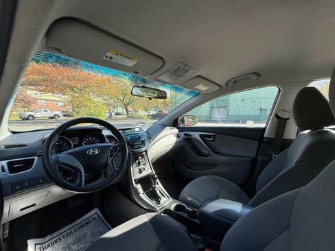 Used 2015 Hyundai Elantra SE image 13