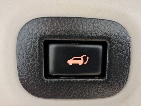 Used 2017 Nissan Rogue SV AWD/4WD image 18
