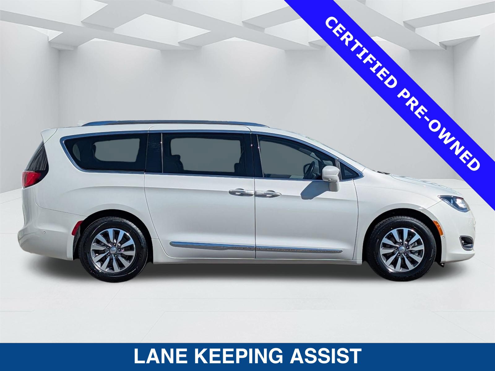 Used 2020 Chrysler Pacifica Touring-L Plus FWD image 4