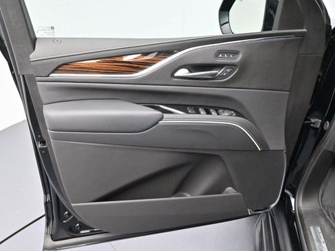 Certified 2024 Cadillac Escalade ESV Premium Luxury AWD/4WD image 9