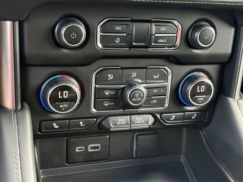 Used 2023 Chevrolet Tahoe LT w/ Luxury Package AWD/4WD image 17